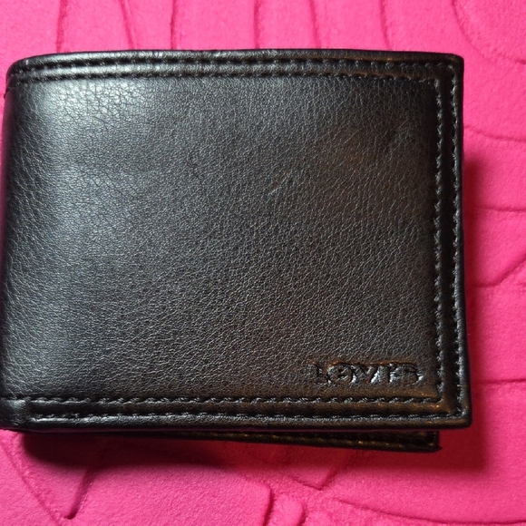 Levi's Other - Levi's Classic Black Leather Wallet